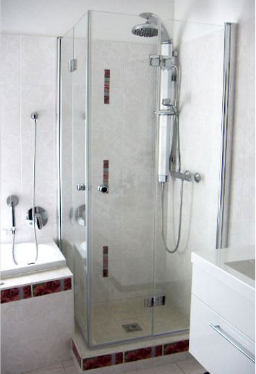 Garant_Drehfalttür_Eckdusche